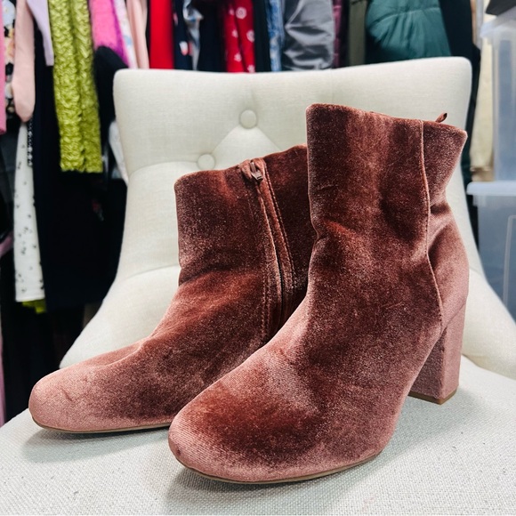 Dusty Rose Velvet Ankle Boots for Women Zip Up Heeld Boots Old Navy size 7 - Picture 2 of 5